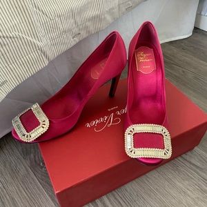Brand new Roger Vivier crystal satin pump shoes